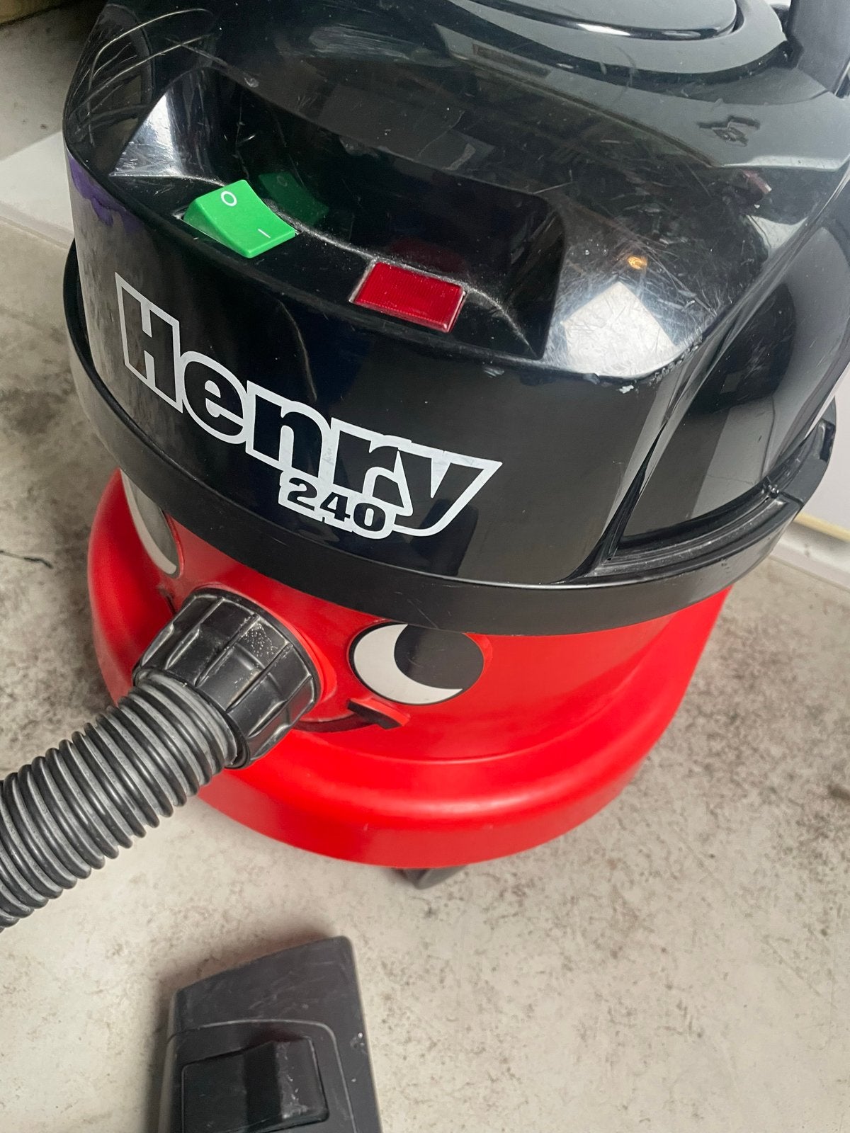 Henry stofzuiger HVR240-11 met 8 nieuwe stofzakken