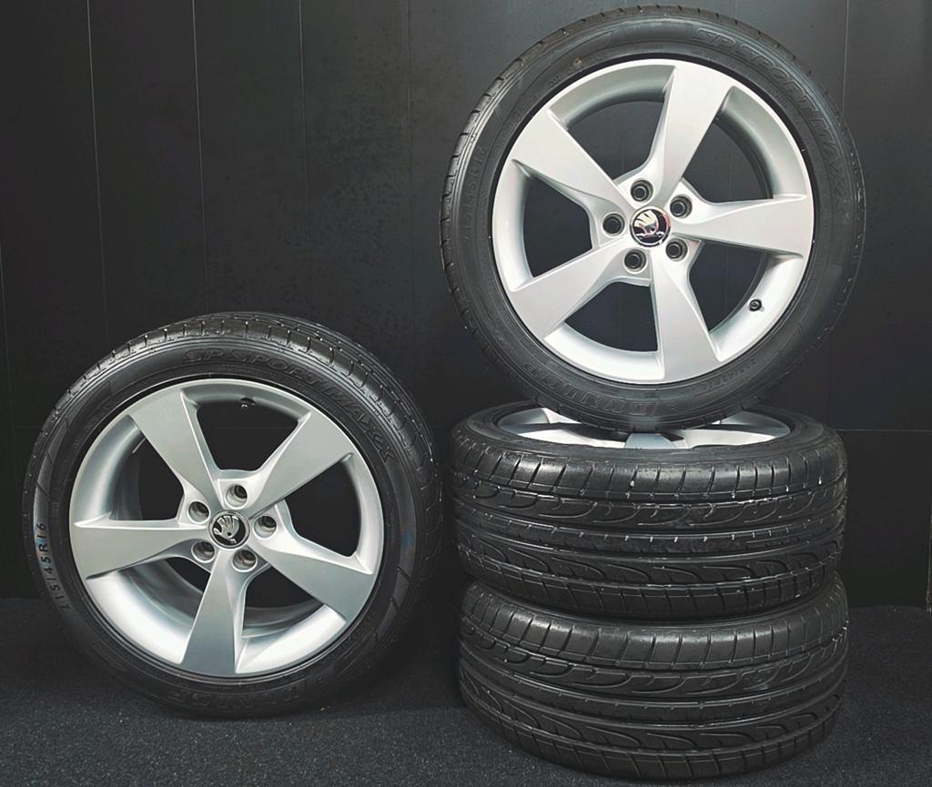 Skoda Fabia - Rapid velgen met dunlop zomerbanden 16", Ophalen, 215 mm, 16 inch, Banden en Velgen