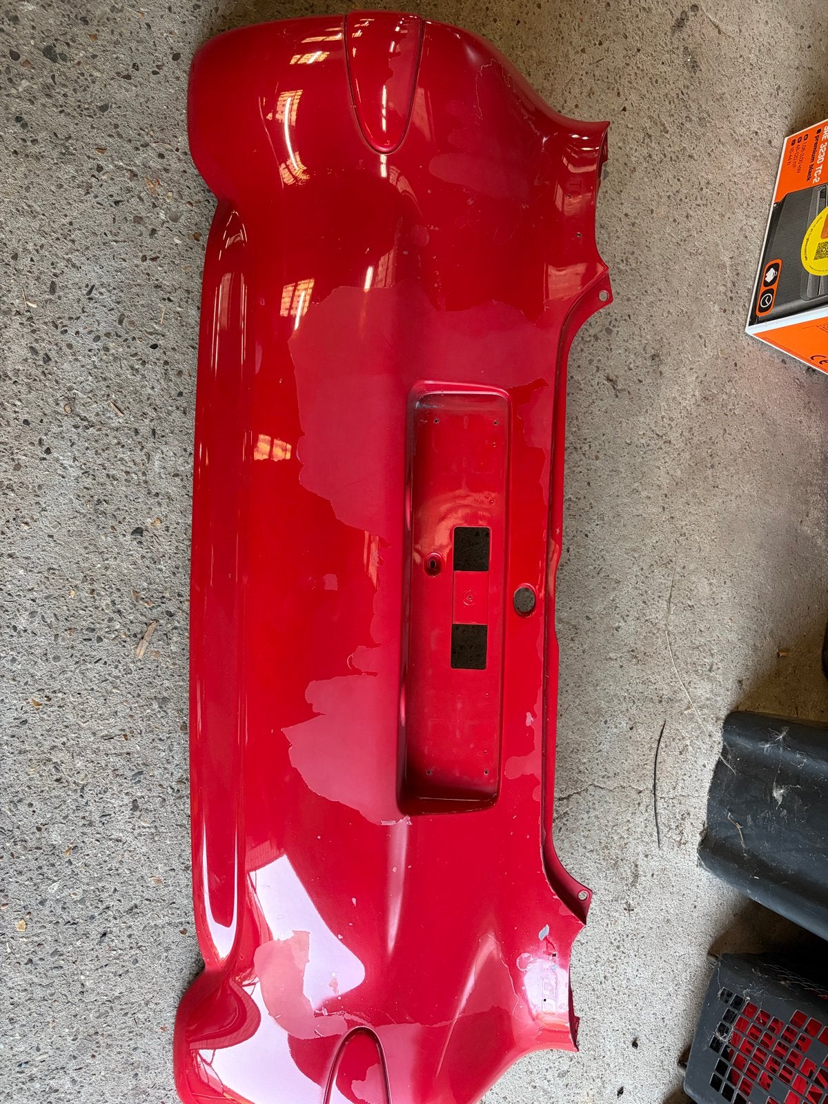 Toyota Aygo Achterbumper - Rood (Gebruikt), Auto-onderdelen, Carrosserie en Plaatwerk, Ophalen, ADMINISTRATIE@innovahautomotive.com