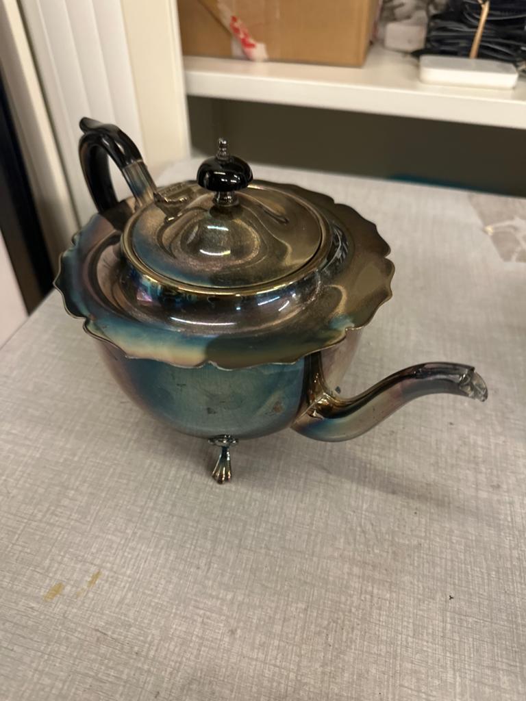 Antieke verzilverde theepot met sierlijke details, Ophalen