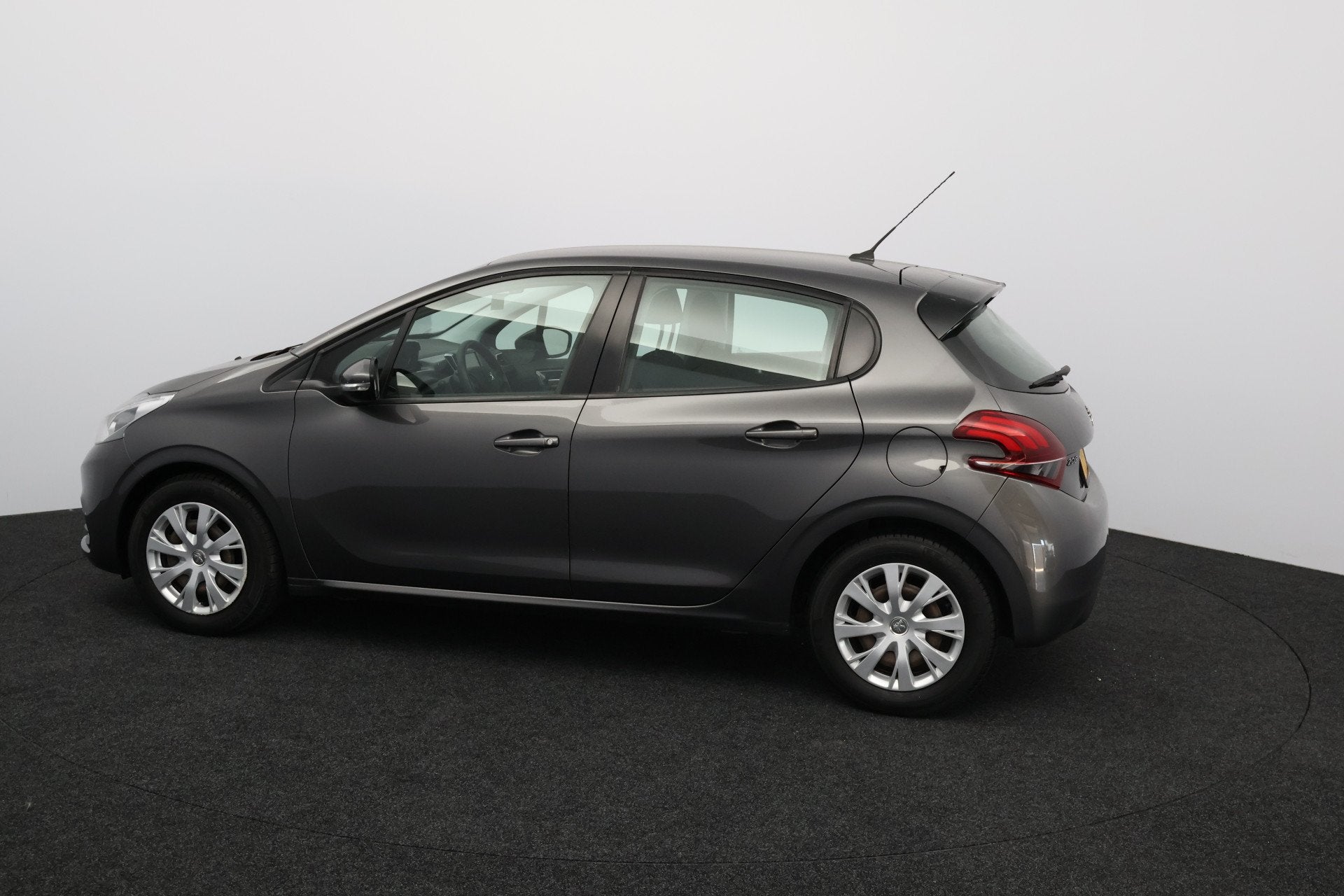 Peugeot 208 1.2 PureTech Active/ D-RIEM VERV: 63.000 KM!/ DE, Voorwielaandrijving, Stof, Gebruikt, 1199 cc