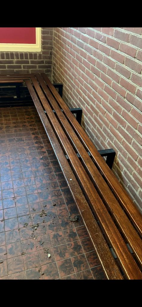 Zitbank (2 stuks) voor kleedkamers en hangers, Ophalen, Gebruikt, Overige typen, 2 tot 5 meter
