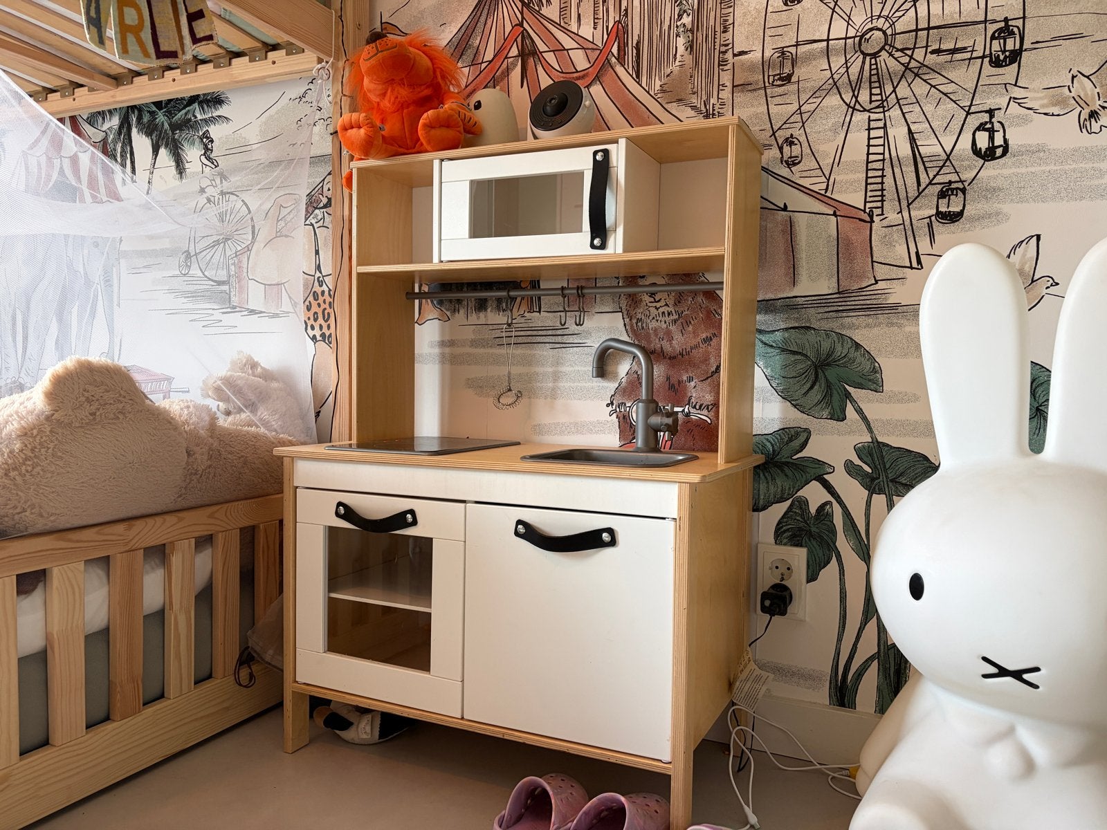 IKEA Duktig Speelkeuken met magnetron en kookplaat, Kinderen en Baby's, Speelgoed | Speelkeukens, Ophalen, Gebruikt, Hout, Speelkeuken