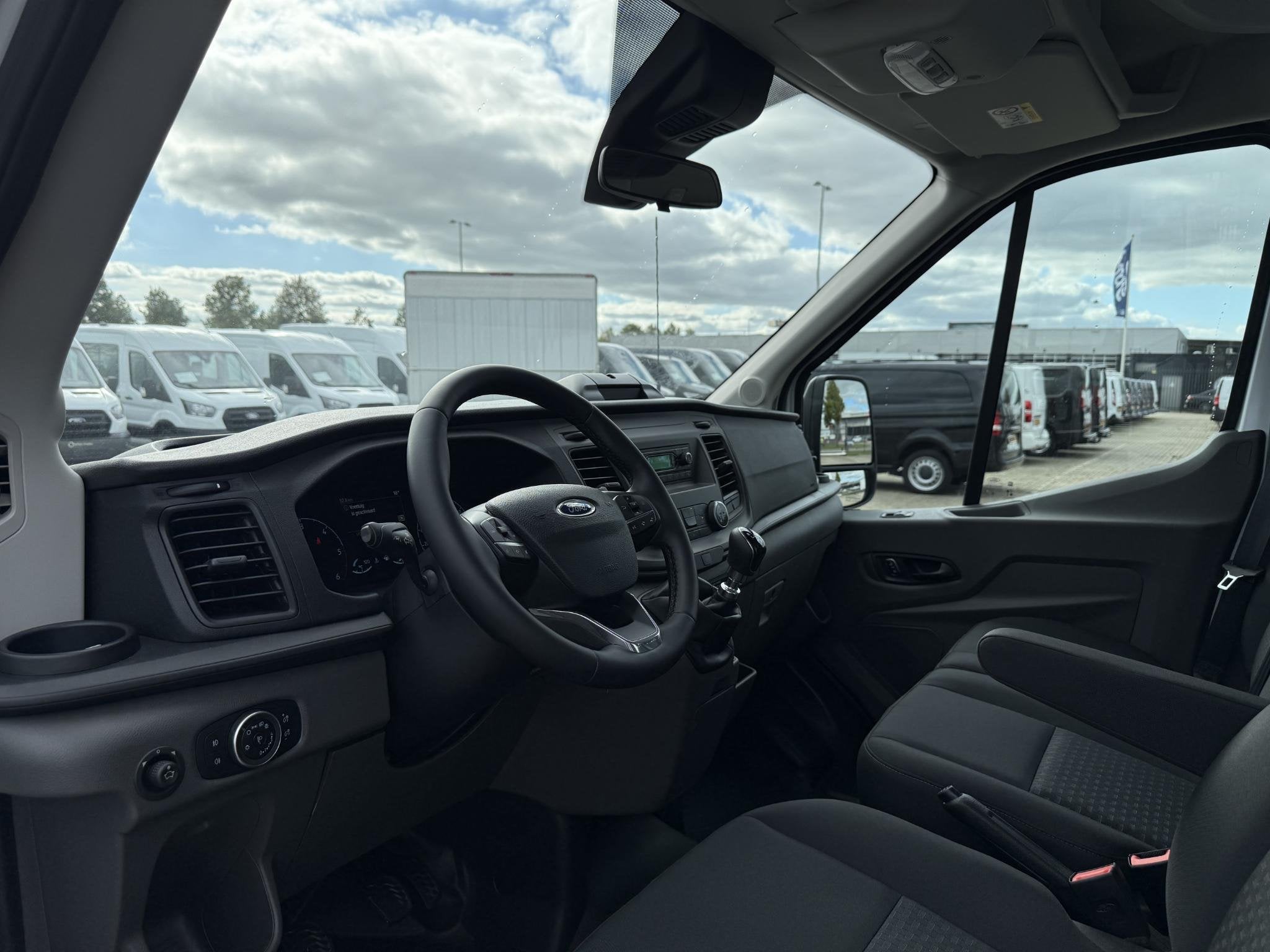 Ford Transit 350 2.0 TDCI | L4 H1 | TREND | BAKWAGEN KARHOF, Dealer onderhouden, Stof, 4 cilinders, 2500 kg
