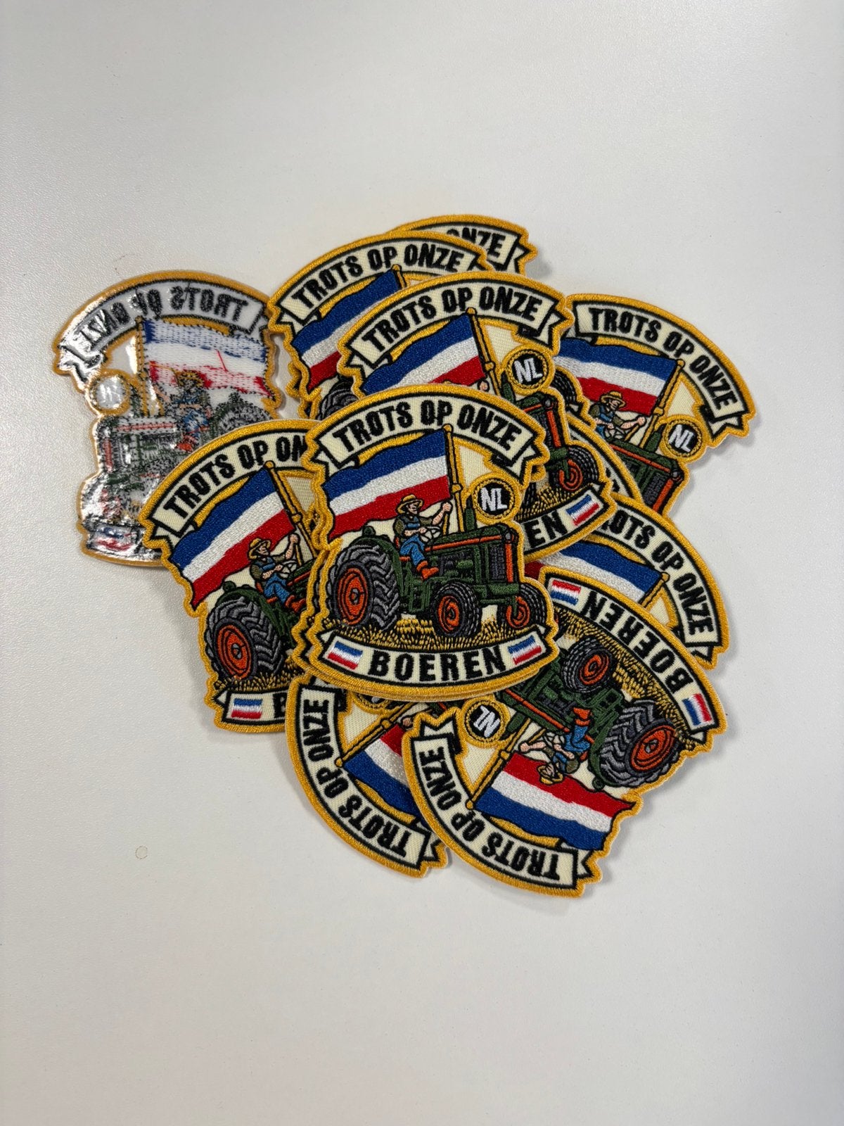 Carnaval emblemen Boeren protest, ca 8 cm incl lijmlaag, Kleding | Heren, Carnaval, Nieuw, Overige maten, Ophalen of Verzenden