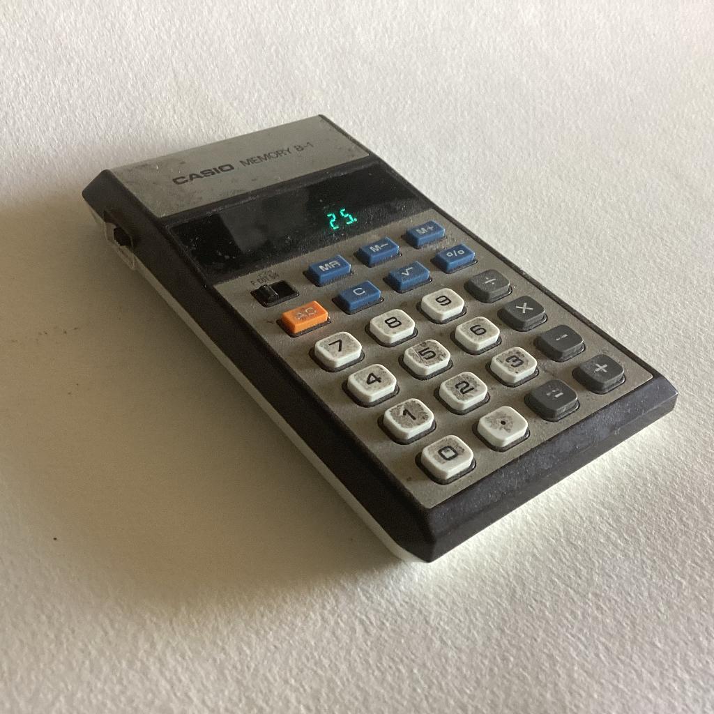 Lcd vintage calculator rekenmachine, Ophalen
