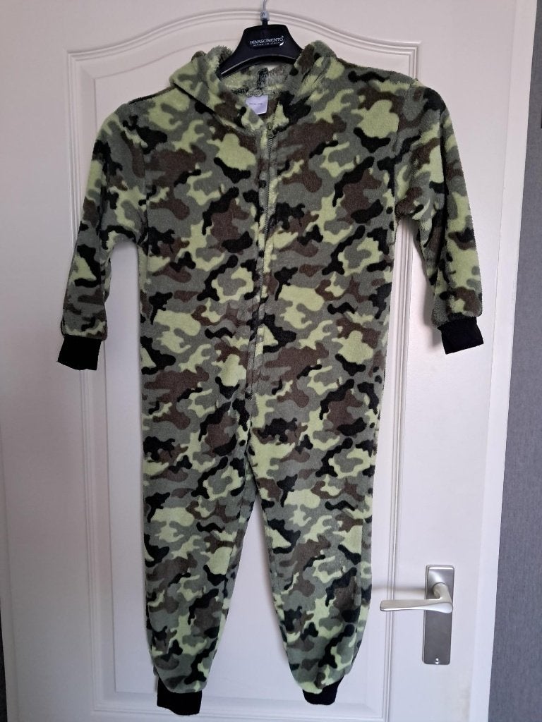 Onesie Groen 116 / 128, Kinderen en Baby's, Kinderkleding | Maat 116, Ophalen of Verzenden, Zo goed als nieuw, Jongen of Meisje