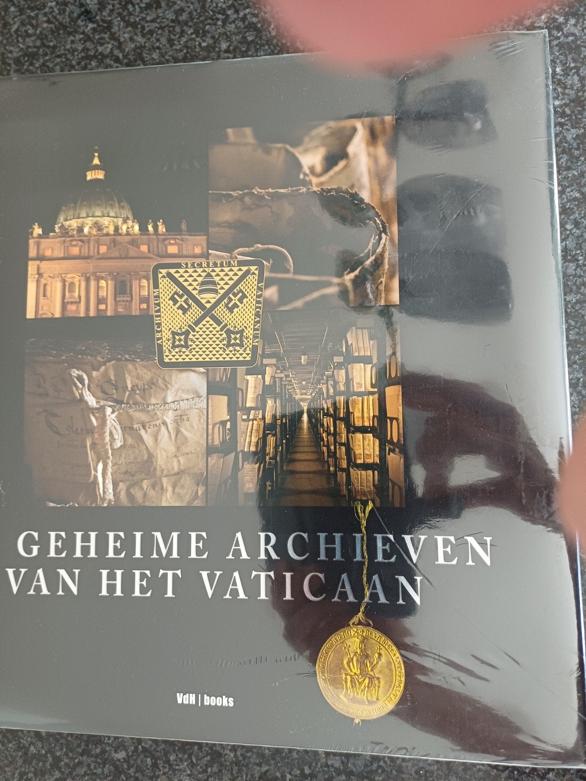 Luca Becchettti - De geheime archieven van het Vaticaan, Ophalen of Verzenden, Zo goed als nieuw, Luca Becchettti; Luca Carboni; Marcel Chappin; Giovanni Castaldo