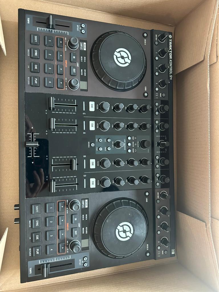 Traktor Kontrol S4 MK1 - niet volledig functioneel, Muziek en Instrumenten, Dj-sets en Draaitafels, Ophalen of Verzenden, Gebruikt