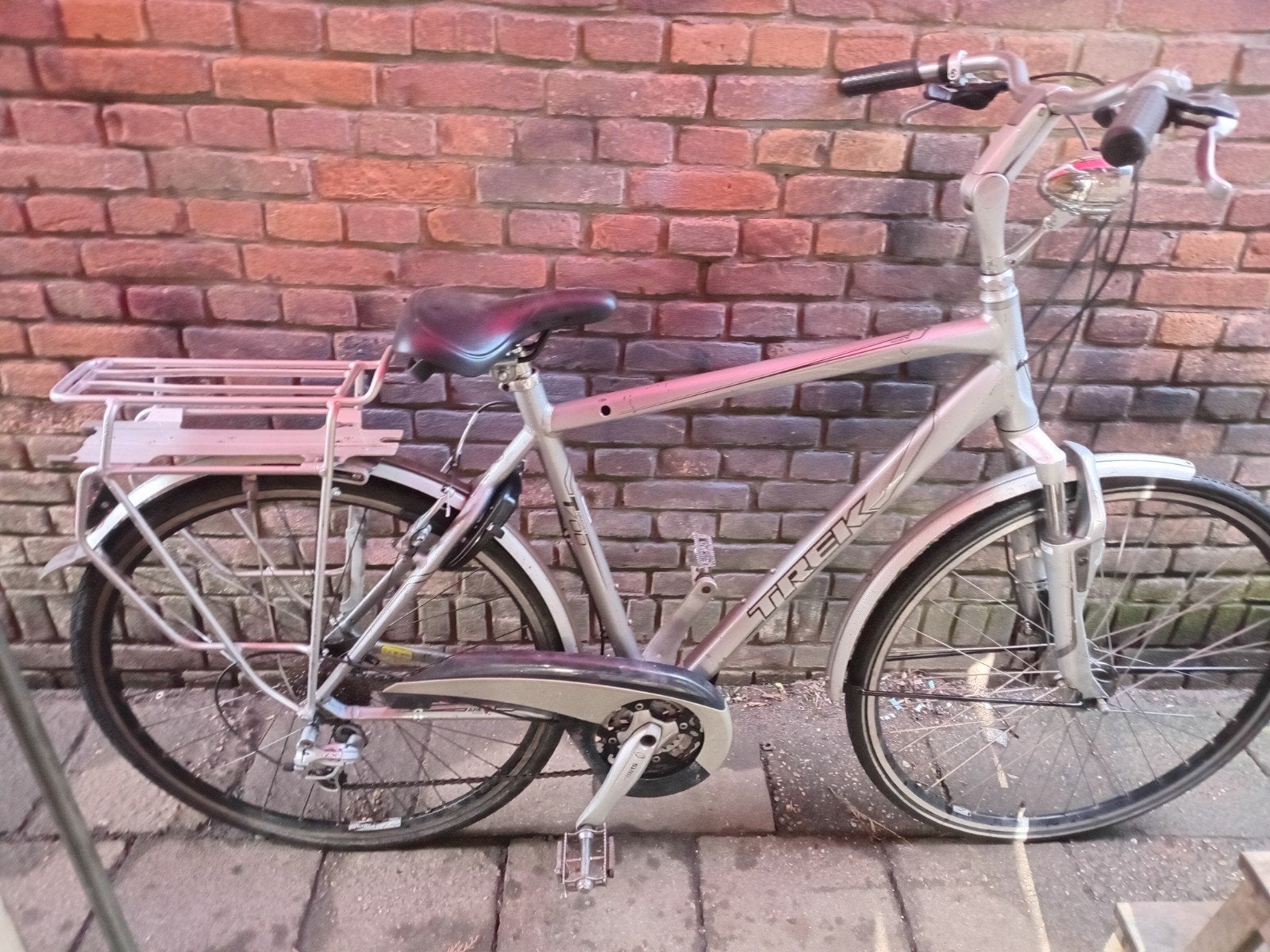 mooie TREK met garantie slot en licht, 28 inch, Zo goed als nieuw, 57 tot 61 cm, Meer dan 20 versnellingen