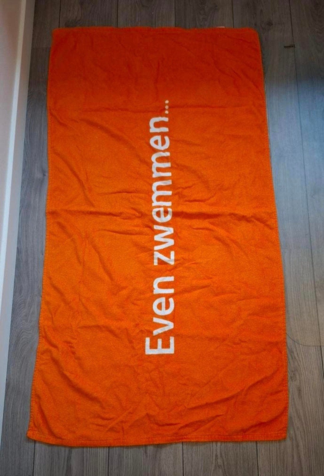 ING Oranje Strandlaken "Even zwemmen..." OEKO-TEX 130x70cm, Ophalen of Verzenden
