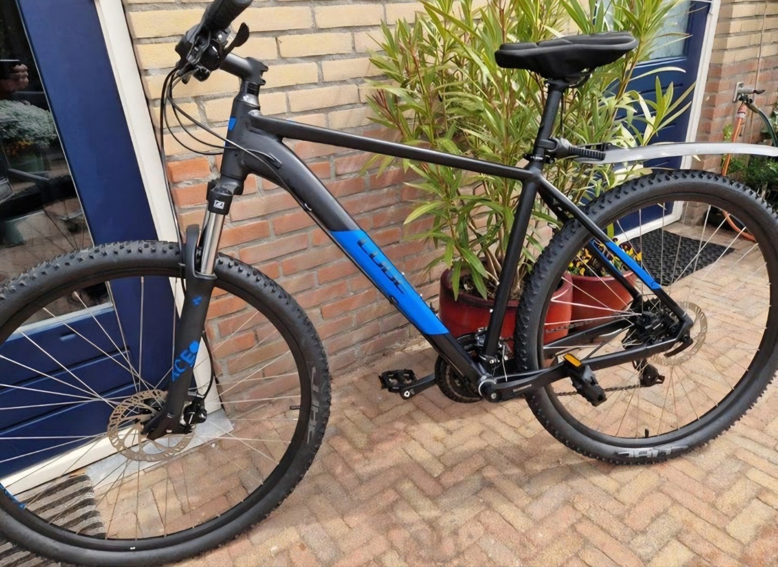 CUBE AIM PRO Black/Blue 21. Zo goed als nieuw, Fietsen en Brommers, Hardtail, Zo goed als nieuw, Schijfrem, 53 tot 57 cm