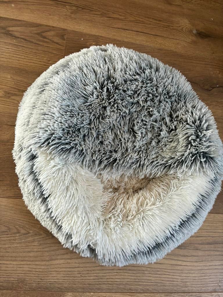 HEERLIJK MANDJE VOOR KLEINE HOND OF KAT 50 cm diameter, Dieren en Toebehoren, Ophalen of Verzenden, Zo goed als nieuw