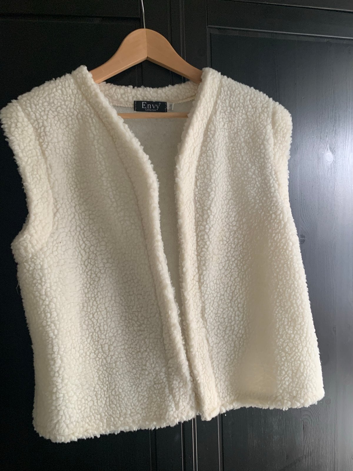 Crèmekleurig teddy gilet van Envy, Kleding | Dames, Ophalen of Verzenden, Nieuw, Maat 42/44 (L), Beige