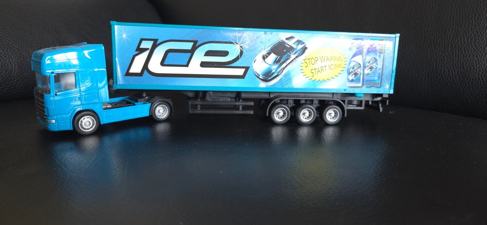 Miniatuur Scania vrachtwagen met Turtle Wax oplegger, Hobby en Vrije tijd, Ophalen of Verzenden