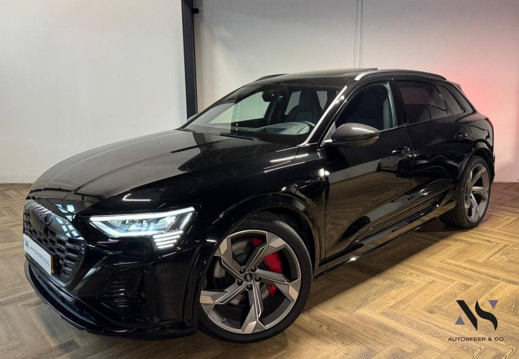 Audi Q8 e-tron S quattro SQ8 115 kWh SQ8 PANO KEYLESS CARBON, Auto's, Audi, Automaat, 2625 kg, Gebruikt, Zwart