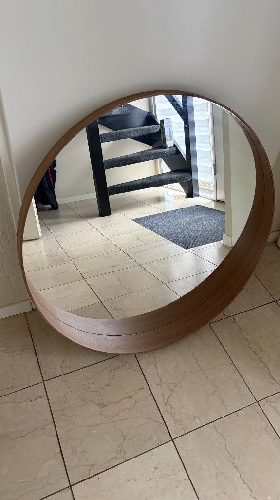 Mooie ronde IKEA STOCKHOLM spiegel met walnootfineer lijst., Huis en Inrichting, Woonaccessoires | Spiegels, Ophalen, Rond, Zo goed als nieuw