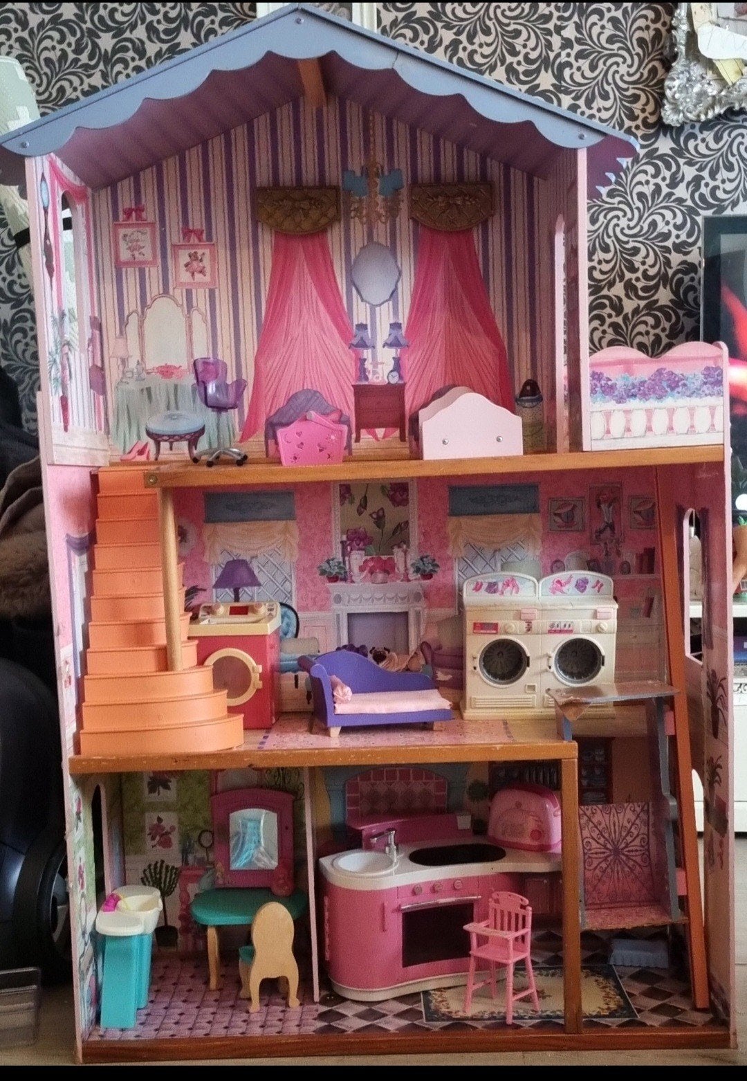 Groot en compleet houten poppenhuis met meubels, Ophalen, Gebruikt, Poppenhuis