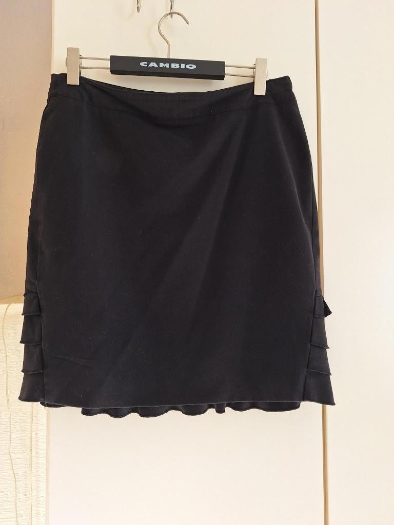 Elegante sjieke rok m42 met mooie plooien achter, Kleding | Dames, Rokken, Zwart, Maat 42/44 (L), Ophalen of Verzenden, Knielengte