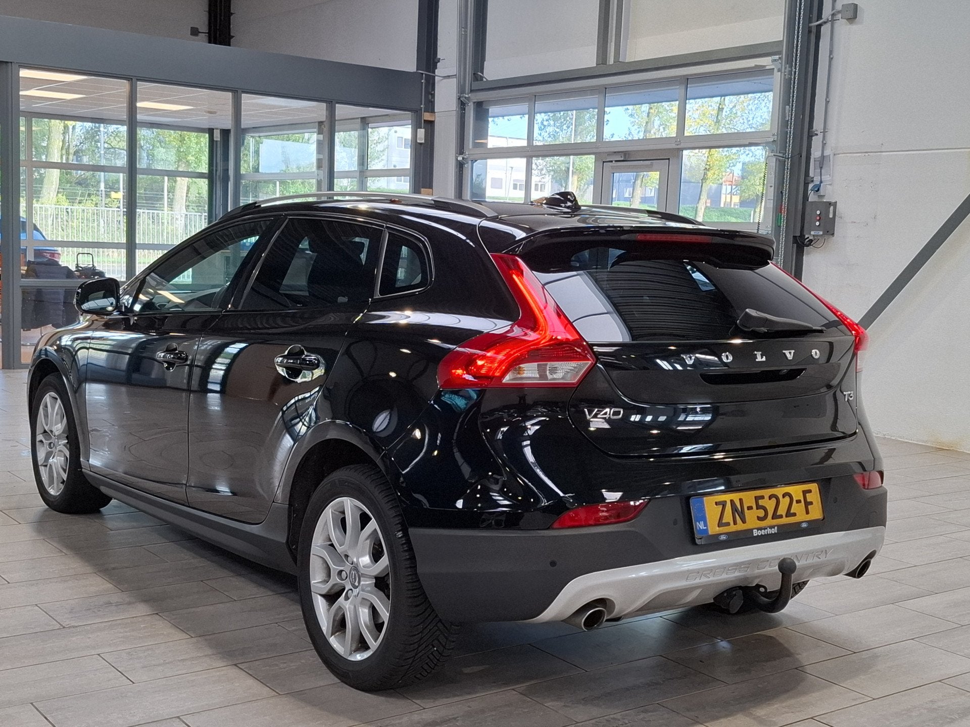 Volvo V40 Cross Country 1.5 T3 153 pk Polar+ Luxury | Trekha, 4 cilinders, Zwart, 154 pk, V40