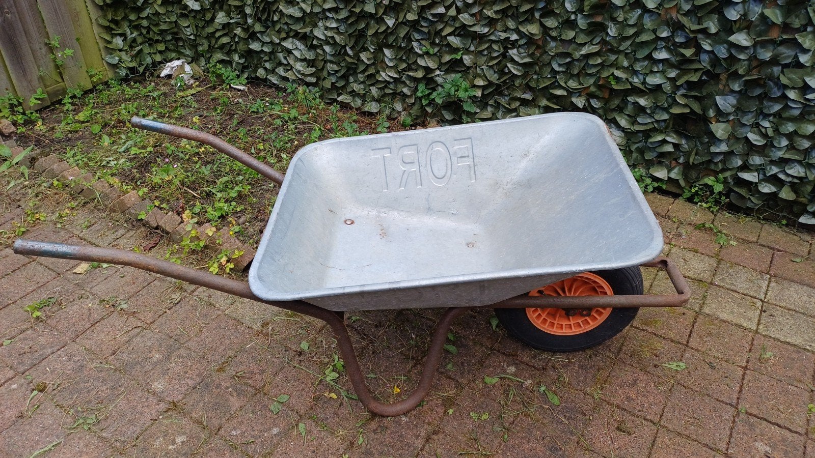 Stevige FORT kruiwagen - Gebruikt maar functioneel, Tuin en Terras, Kruiwagens, Ophalen of Verzenden, Handmatig, FORT, Gebruikt