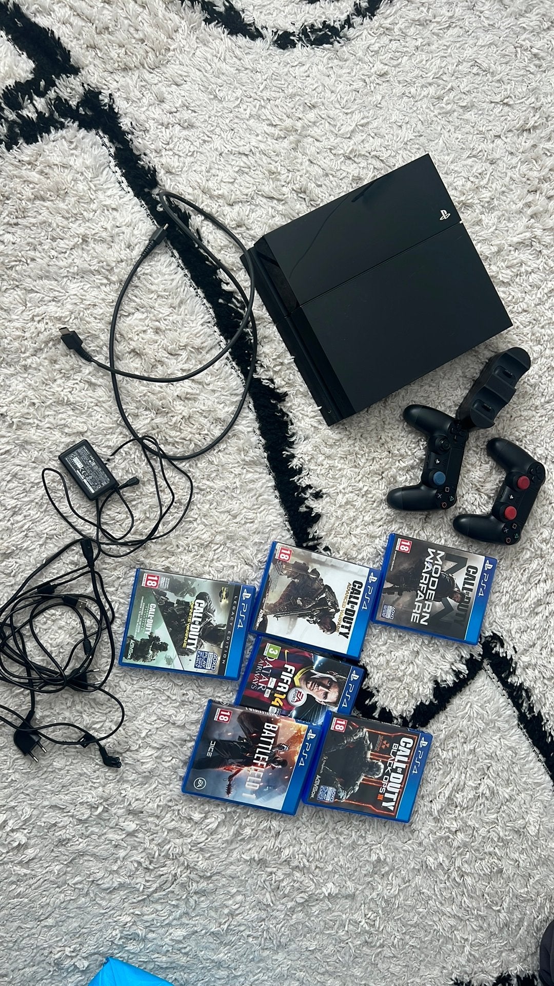 Playstation 4, Ophalen, Gebruikt, Zwart, Met 2 controllers