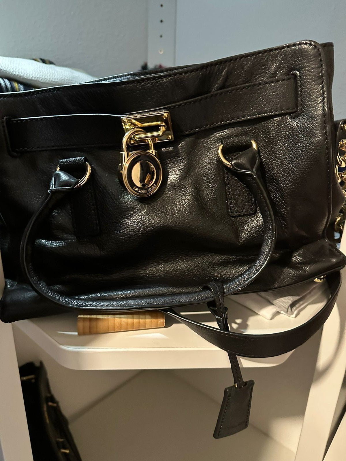 Michael Kors Hamilton zwarte leren tas –goudkleurige details, Sieraden, Tassen en Uiterlijk, Tassen | Damestassen, Ophalen, Zo goed als nieuw