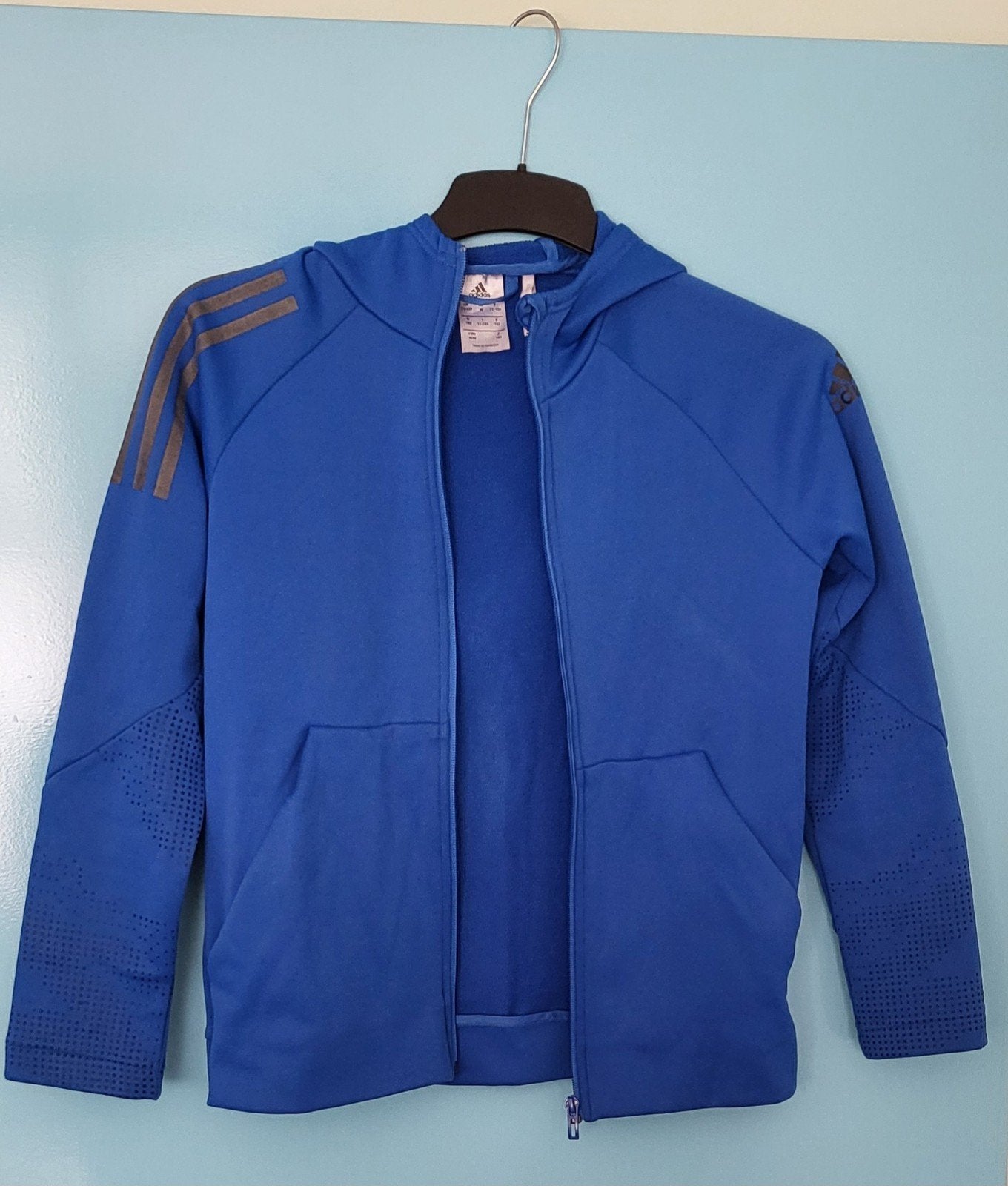 ADIDAS Vest voor Jongens
11-12 jarige leeftijd
Kleur: Blauw, Adidas, Verzenden, Trui of Vest, Zo goed als nieuw