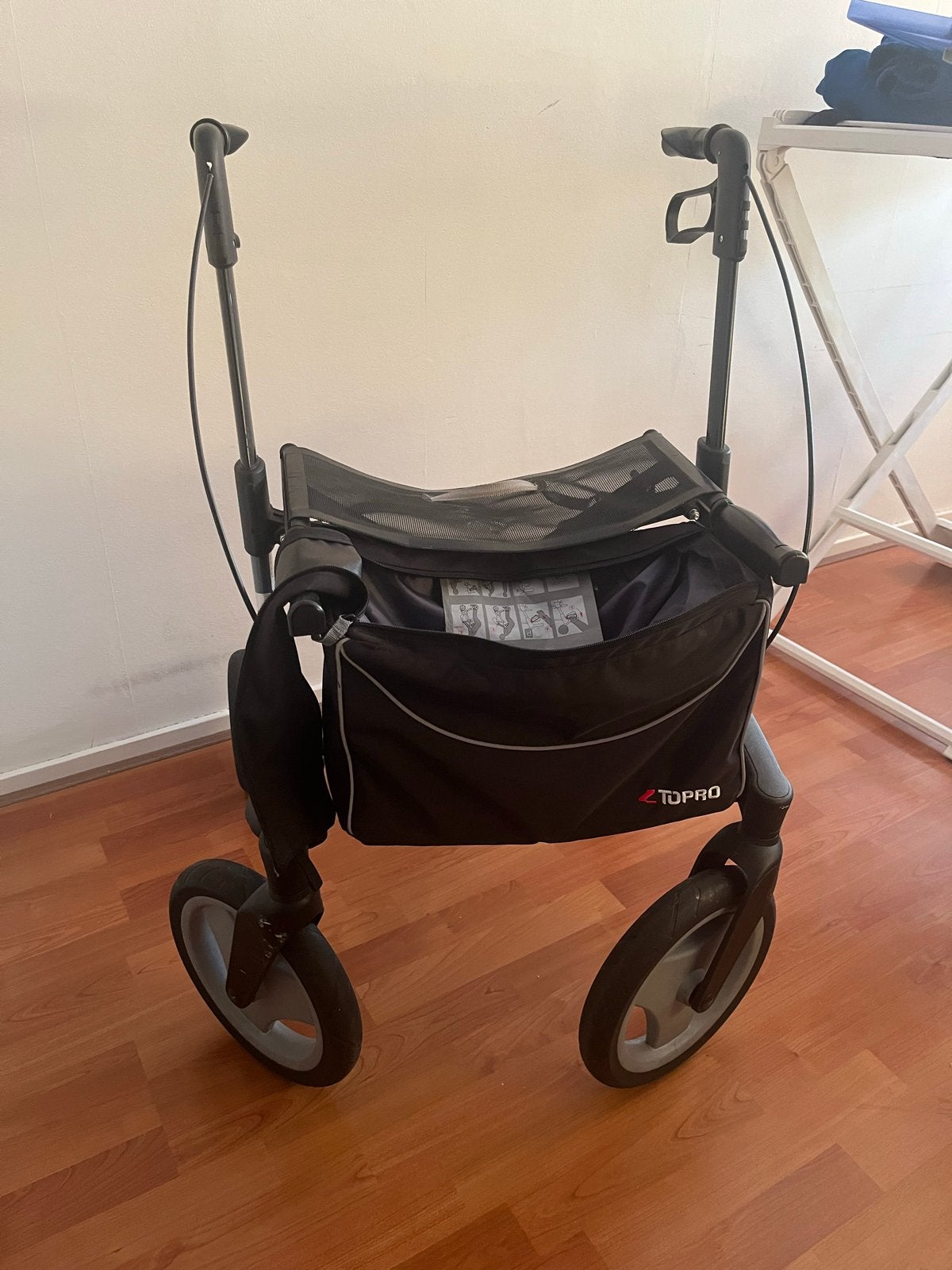 Rollator toppro met zithulp, Diversen, Rollators, Ophalen, Opvouwbaar, Zo goed als nieuw
