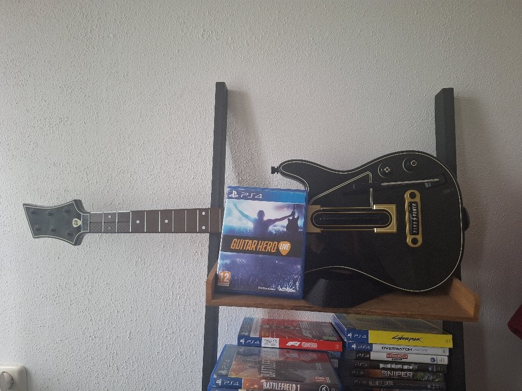 Guitar hero live met gitaar en de dongle, Muziek, 1 speler, Ophalen of Verzenden, Zo goed als nieuw