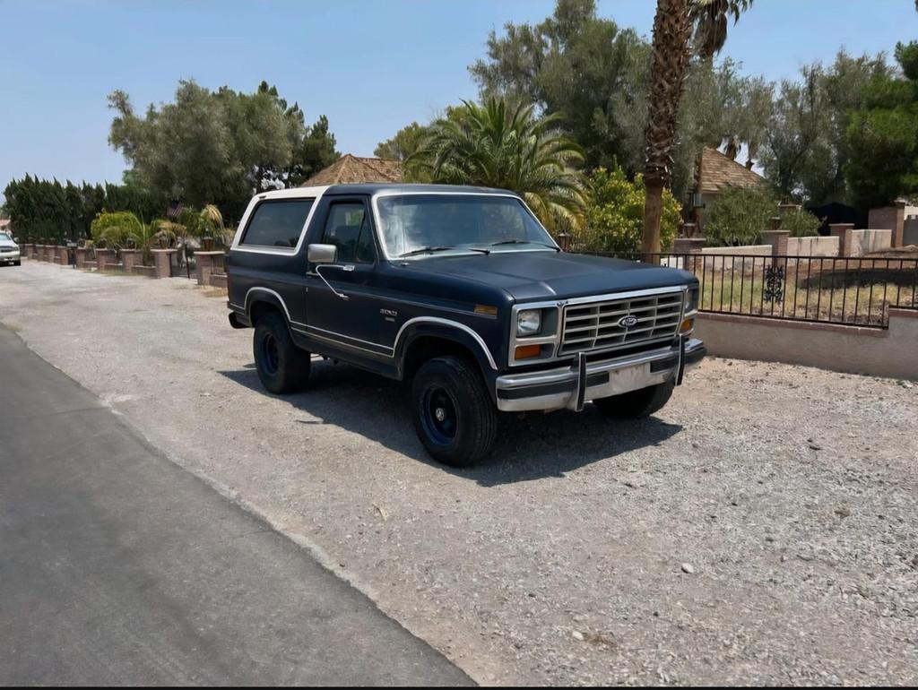 Ford Bronco XLT (bj 1986, automaat), Automaat, Blauw, Bedrijf, 5 stoelen