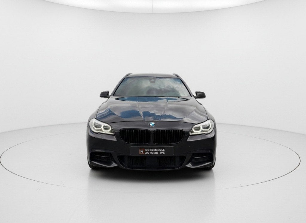 Bmw 5-SERIE M550XD, PANO, TREKHAAK, H&K, Auto's, Automaat, Gebruikt, Euro 6, 2993 cc