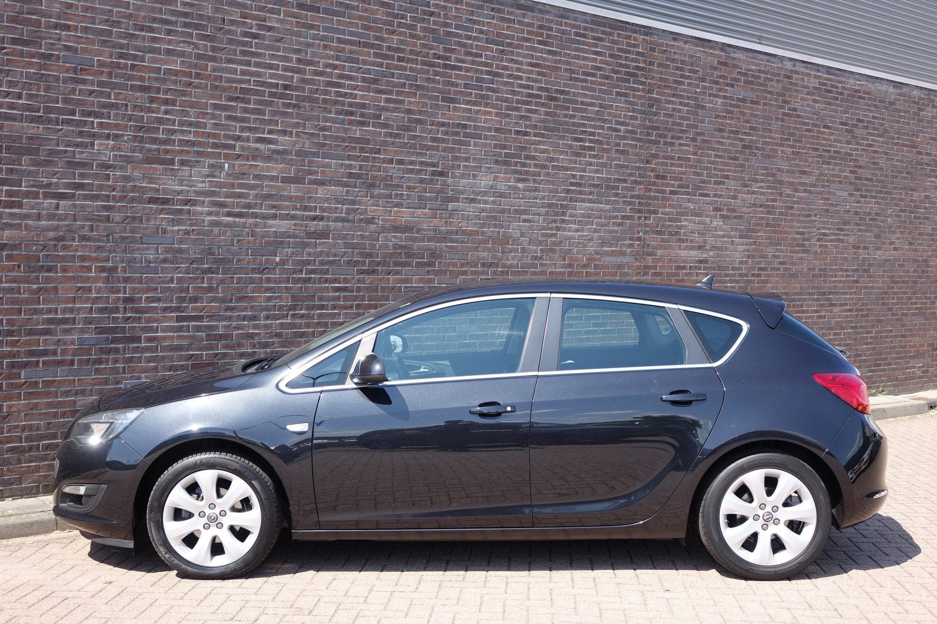 Opel Astra 1.4 Turbo Blitz, keurige auto, navigatie, sportve, Voorwielaandrijving, Euro 5, Gebruikt, 680 kg