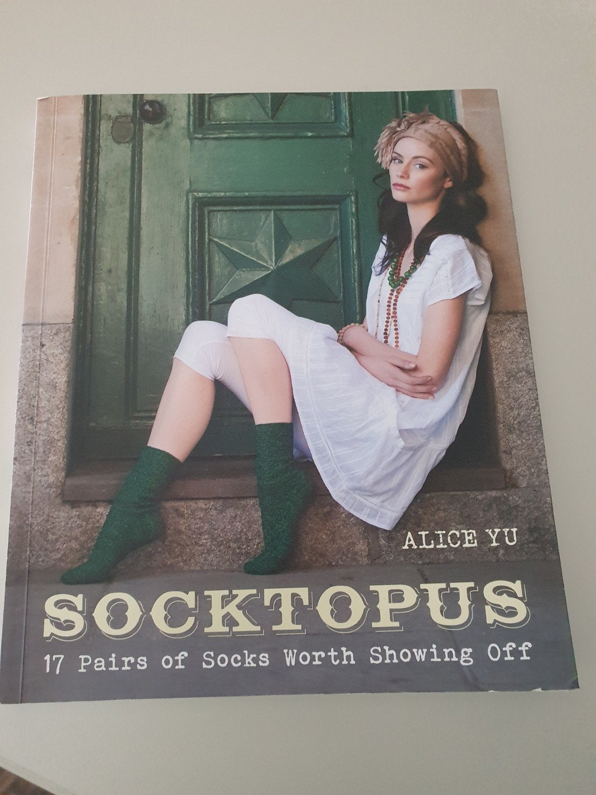 socktopus - 17 pairs of socks, breipatronen, Breien en Haken, Alice Yu, Ophalen of Verzenden, Zo goed als nieuw