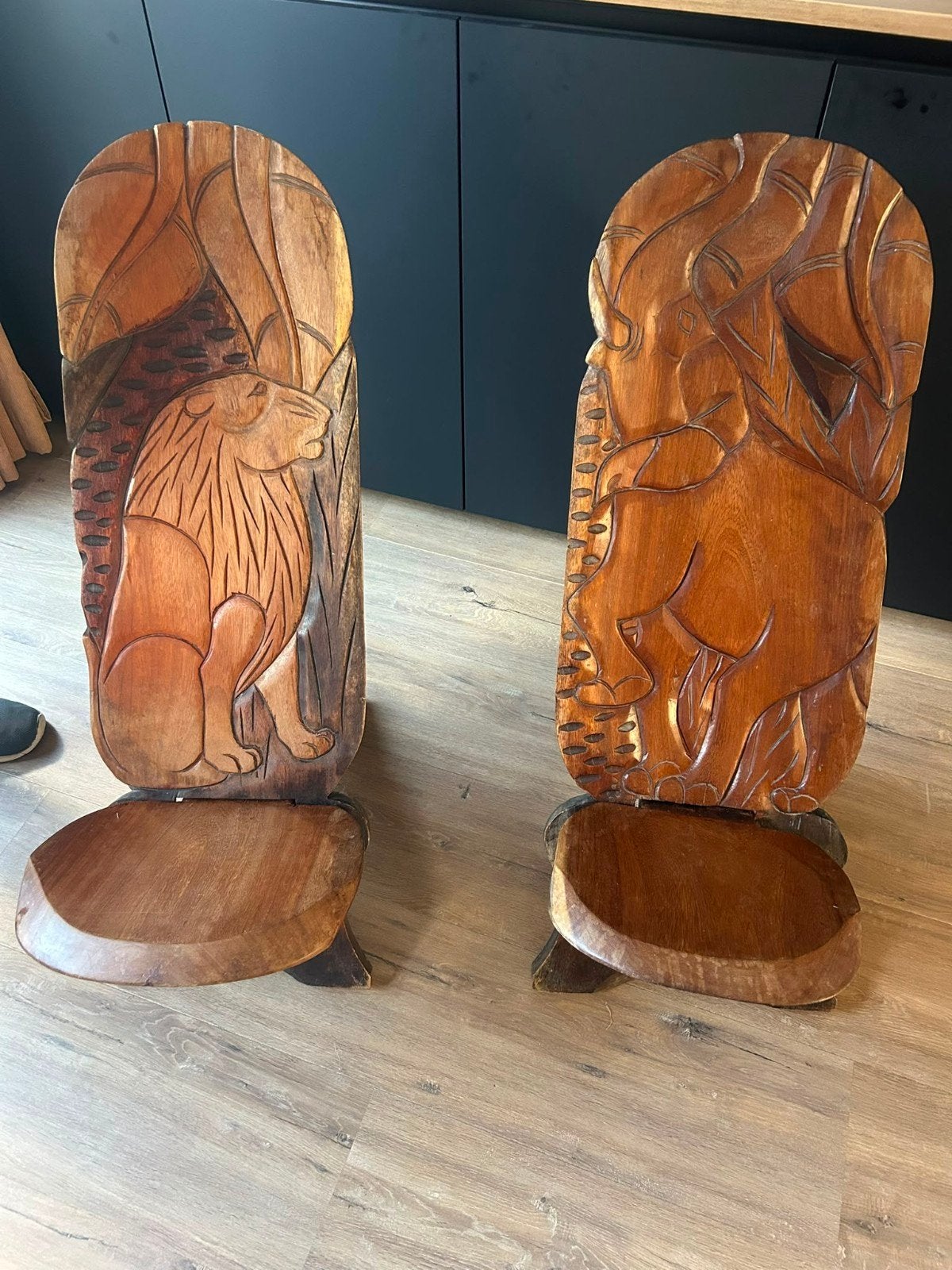 Unieke handgesneden Afrikaanse houten stoelen (2 stuks), Ophalen