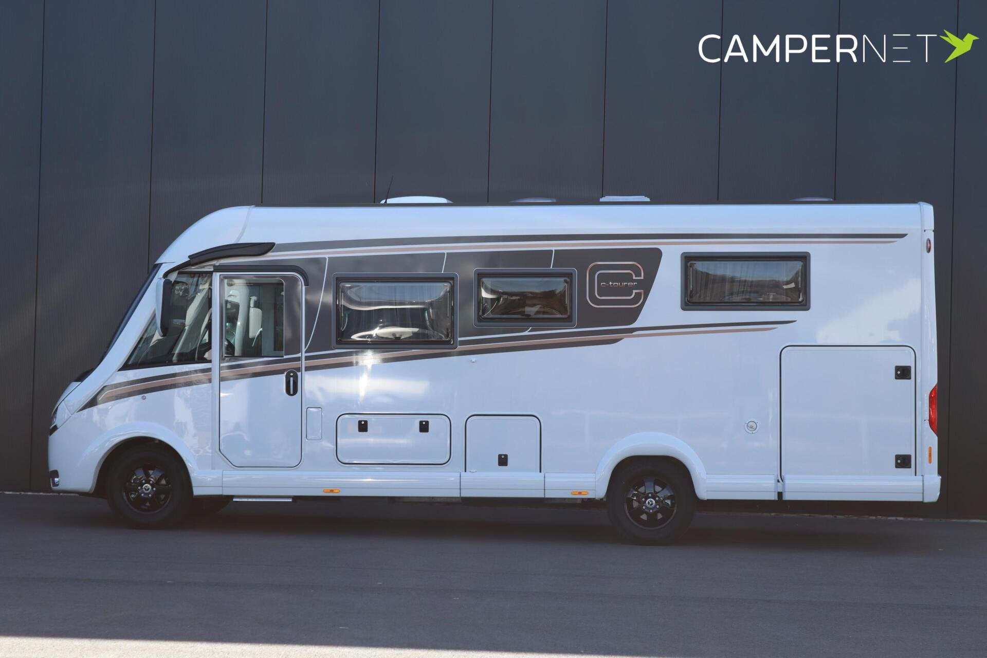 Carthago C-Tourer I 150 QB 170pk Automaat | Zo goed als nieu, Caravans en Kamperen, Campers, ABS, Hordeur, 7 tot 8 meter, Bedrijf