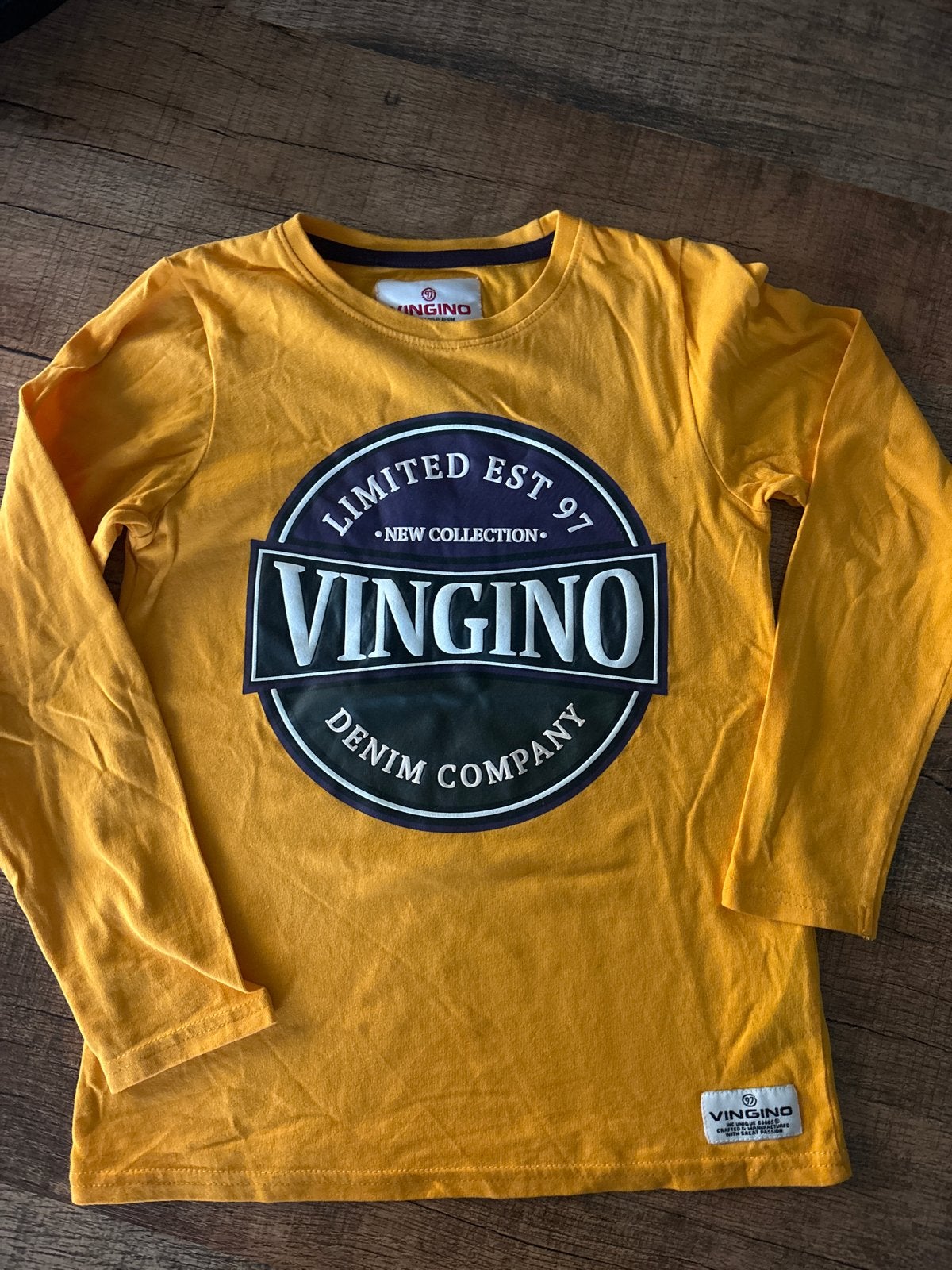 Vingino Okergele Longsleeve Maat 128 - Stretch Stof, Ophalen of Verzenden, Zo goed als nieuw, Jongen of Meisje, Shirt of Longsleeve