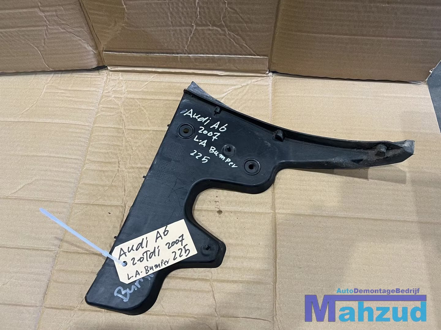 AUDI A6 C6 Sedan links achter bumper steun 04-11 4F5807453, Gebruikt, AUDI AG, Auto-Union-Strasse 1
85045  Ingolstadt, DE, Kundenbetreuung@audi.de