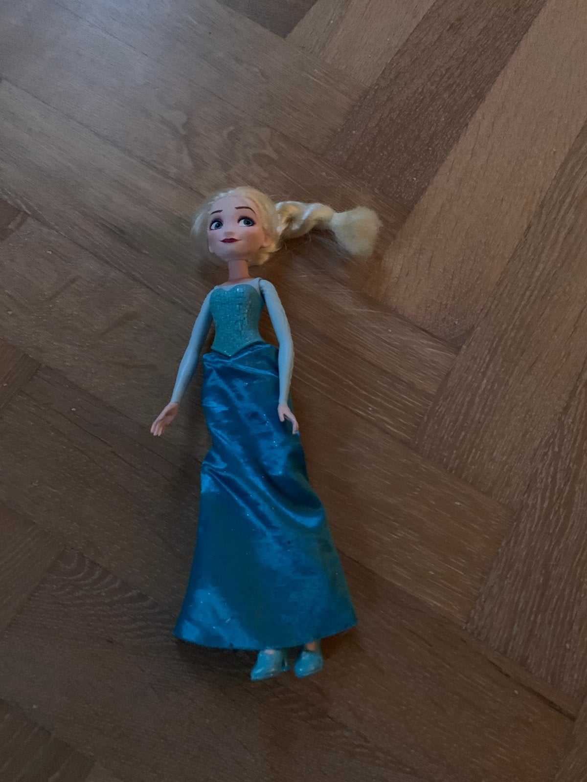 Elsa barbiepop van Frozen - Zo goed als nieuw, Kinderen en Baby's, Ophalen of Verzenden, Zo goed als nieuw, Overige typen