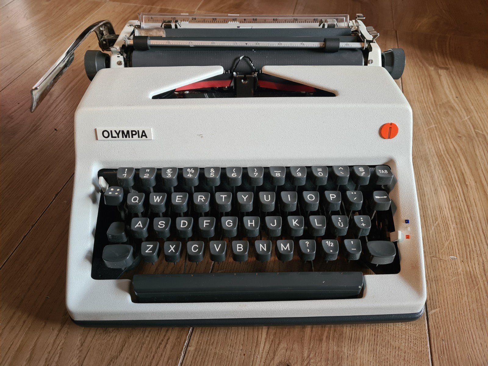 Retro vintage Olympia typemachine, Diversen, Typemachines, Ophalen of Verzenden, Gebruikt