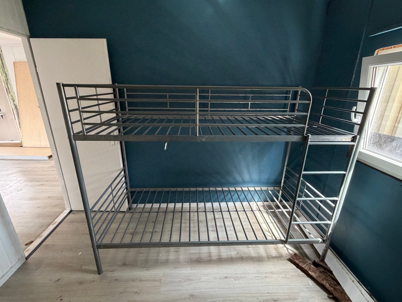 Stevig metalen stapelbed - Ideaal voor kleine ruimtes, Ophalen, Gebruikt, 90 cm, Eenpersoons