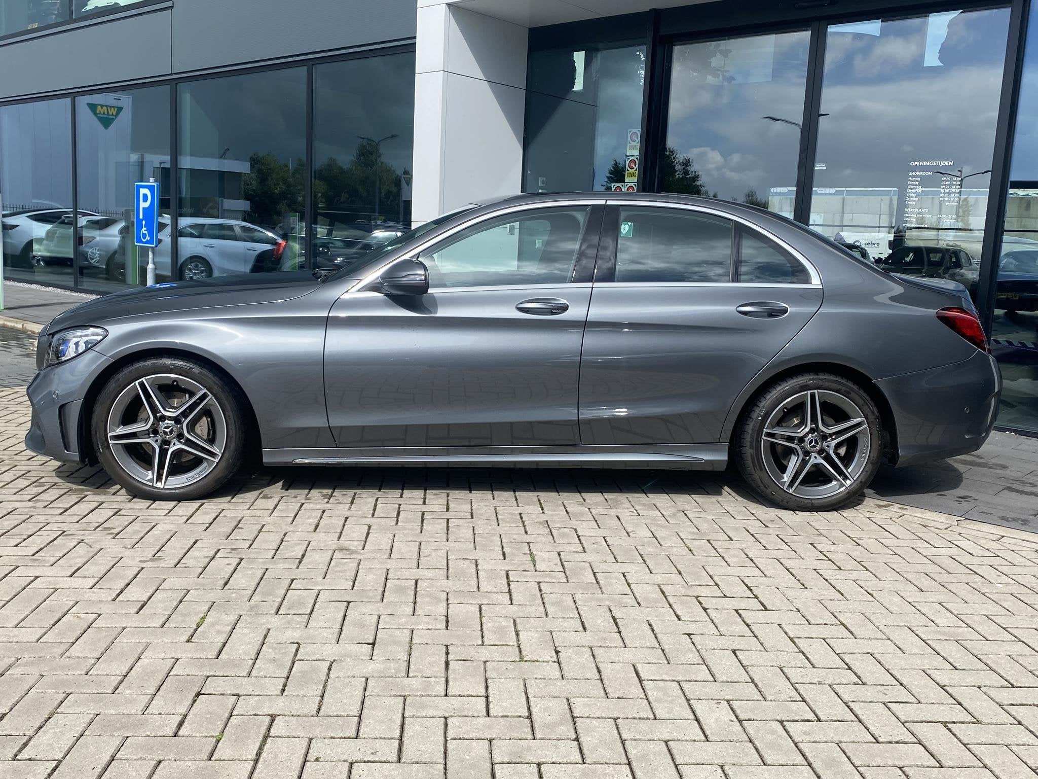 Mercedes-Benz C-klasse 180 Business Solution AMG Plus Upgrad, 12 maanden, Leder en Stof, Sedan, 16 km/l