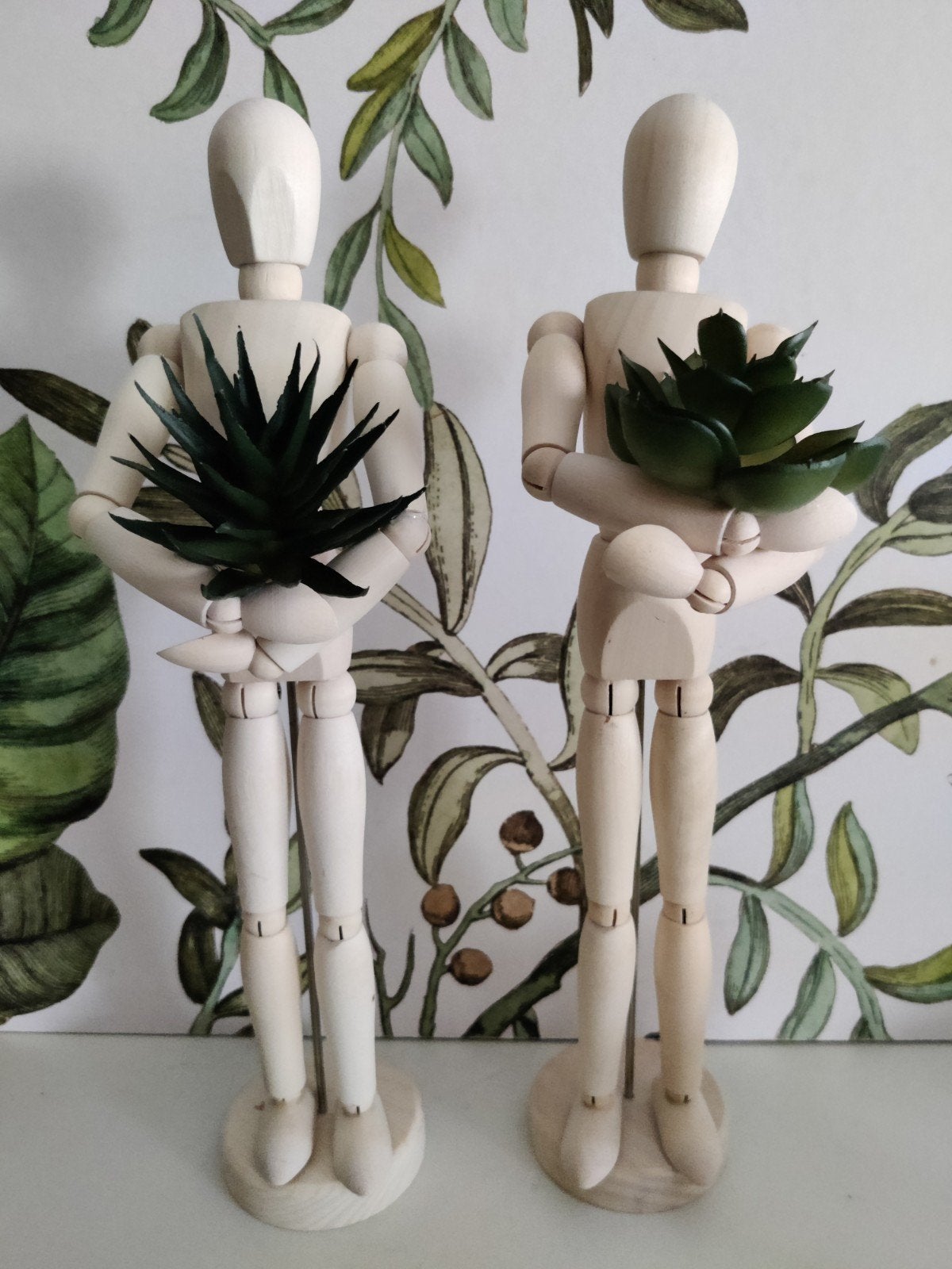 Houten paspoppen met kunstplantjes - decoratie, Hout, Beige, Ophalen of Verzenden, Zo goed als nieuw