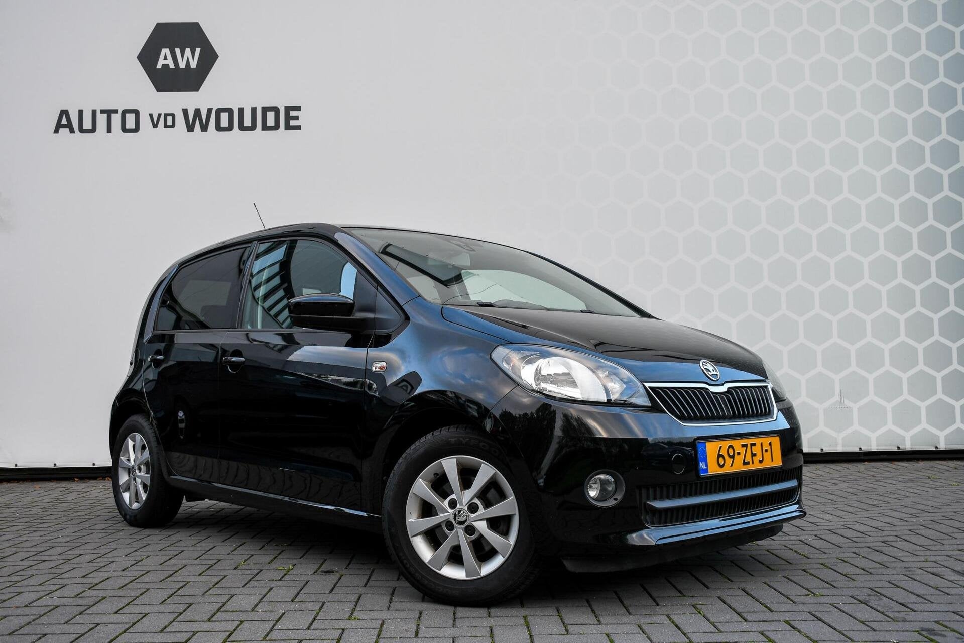 Skoda Citigo 1.0 Elegance Cruise Automaat Stoelverwarming, Auto's, Euro 5, Stof, Gebruikt, Zwart