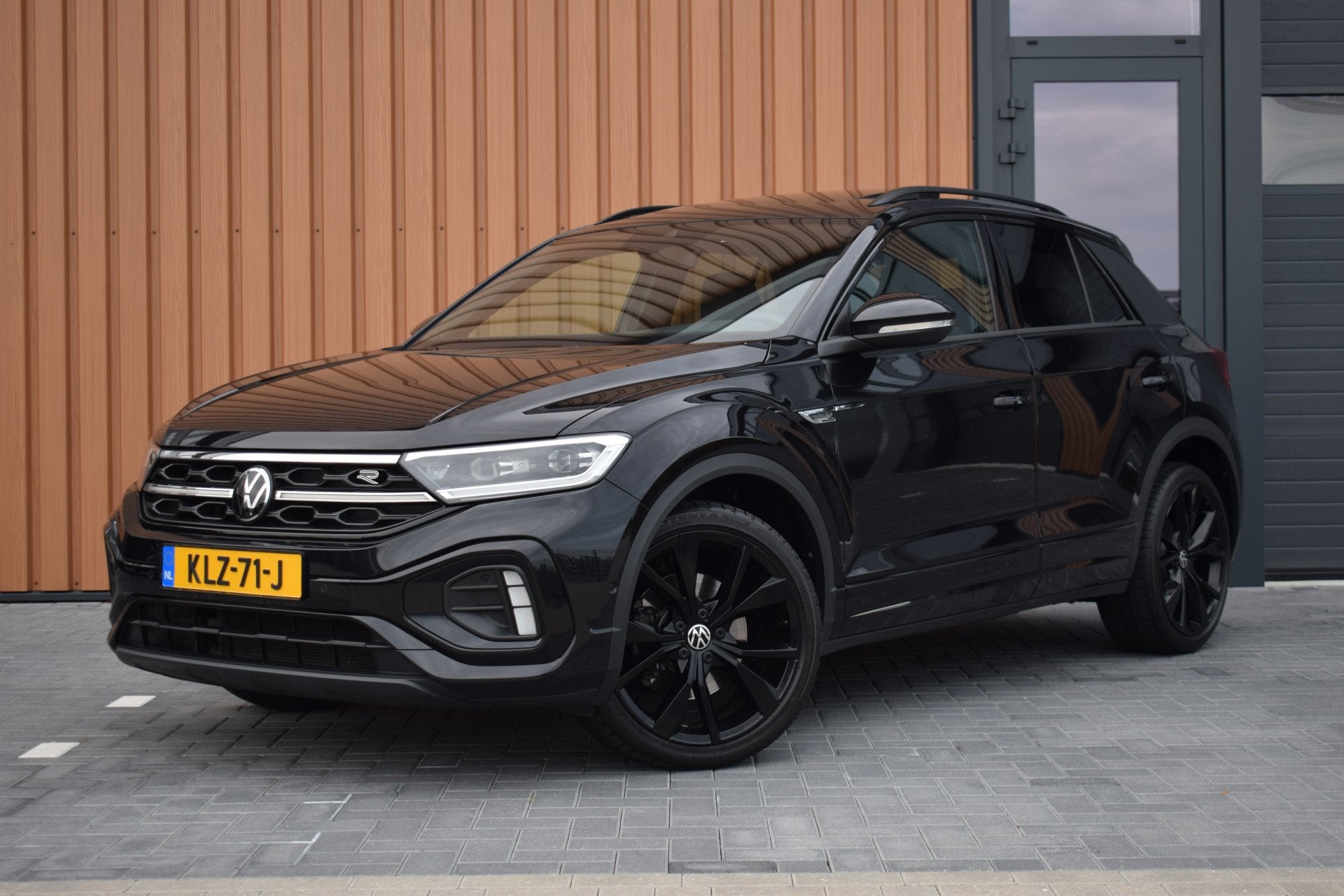 Volkswagen T-Roc 1.5 TSI R-Line Leer | Pano | Camera, Dealer onderhouden, 4 cilinders, 150 pk, Zwart