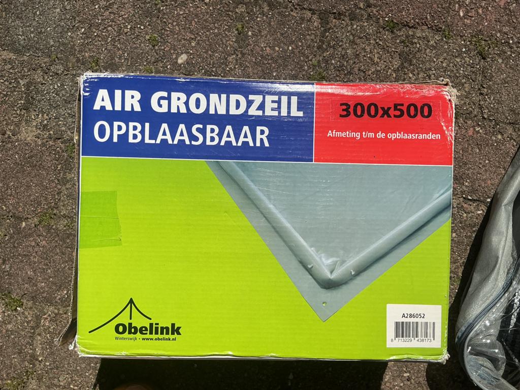 Grondzeil met opblaasbare rand, Ophalen, Zo goed als nieuw, Campingtafel