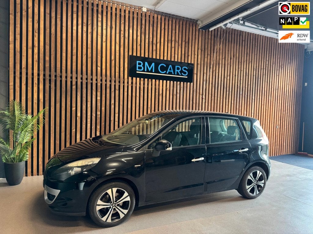 Renault Scénic 2.0 Bose AUTOMAAT,Trkhaak, Navigatie, Euro 5, 4 cilinders, Zwart, Origineel Nederlands