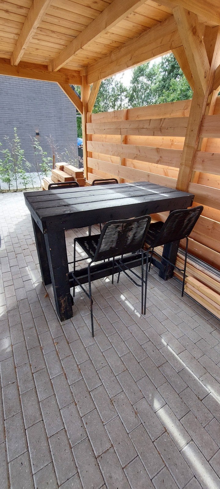 Robuuste zwarte bartafel van steigerhout met stoelen, Overige houtsoorten, Industrieel, robuust, modern, 100 tot 150 cm, Ophalen of Verzenden