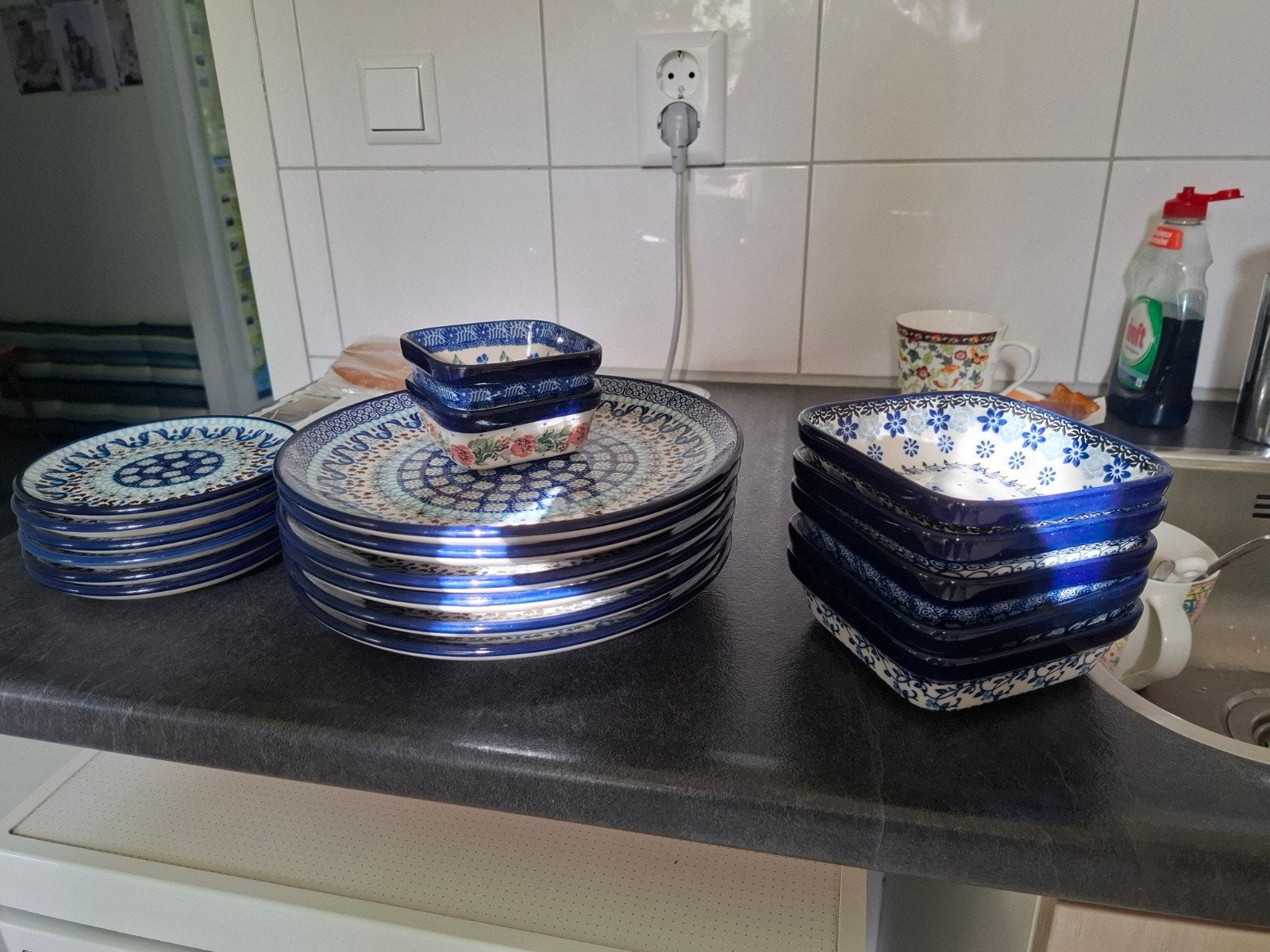 Pools aardewerk, eetborden 25 cm, gebaksschoteltjes 15 cm en, Ophalen, Zo goed als nieuw, Overige stijlen, Aardewerk