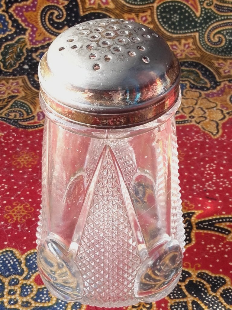 Mooie oude strooier uit Engeland van glas en tin 12,8 cm., Ophalen of Verzenden